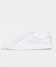 Last inn bildet i Galleri-visningsprogrammet, White Leather Sneakers
